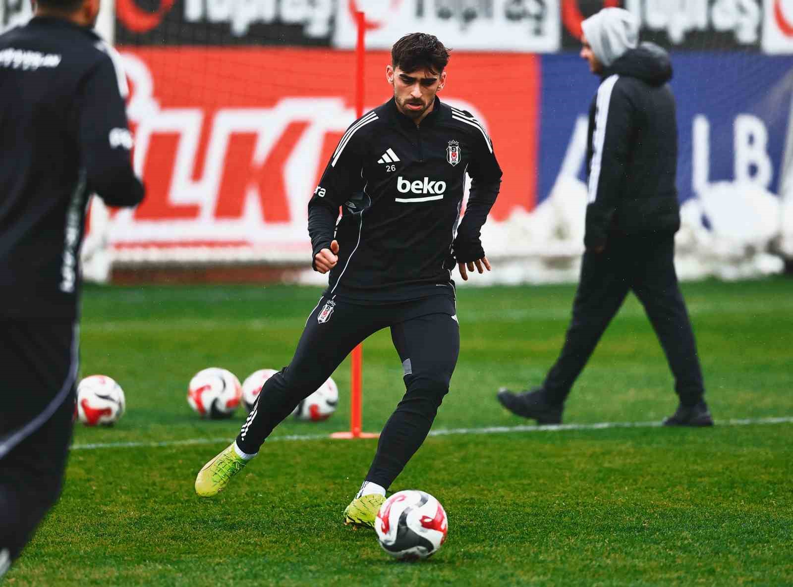 Beşiktaş, Ey&uuml;pspor ma&ccedil;ı hazırlıklarını s&uuml;rd&uuml;rd&uuml;
