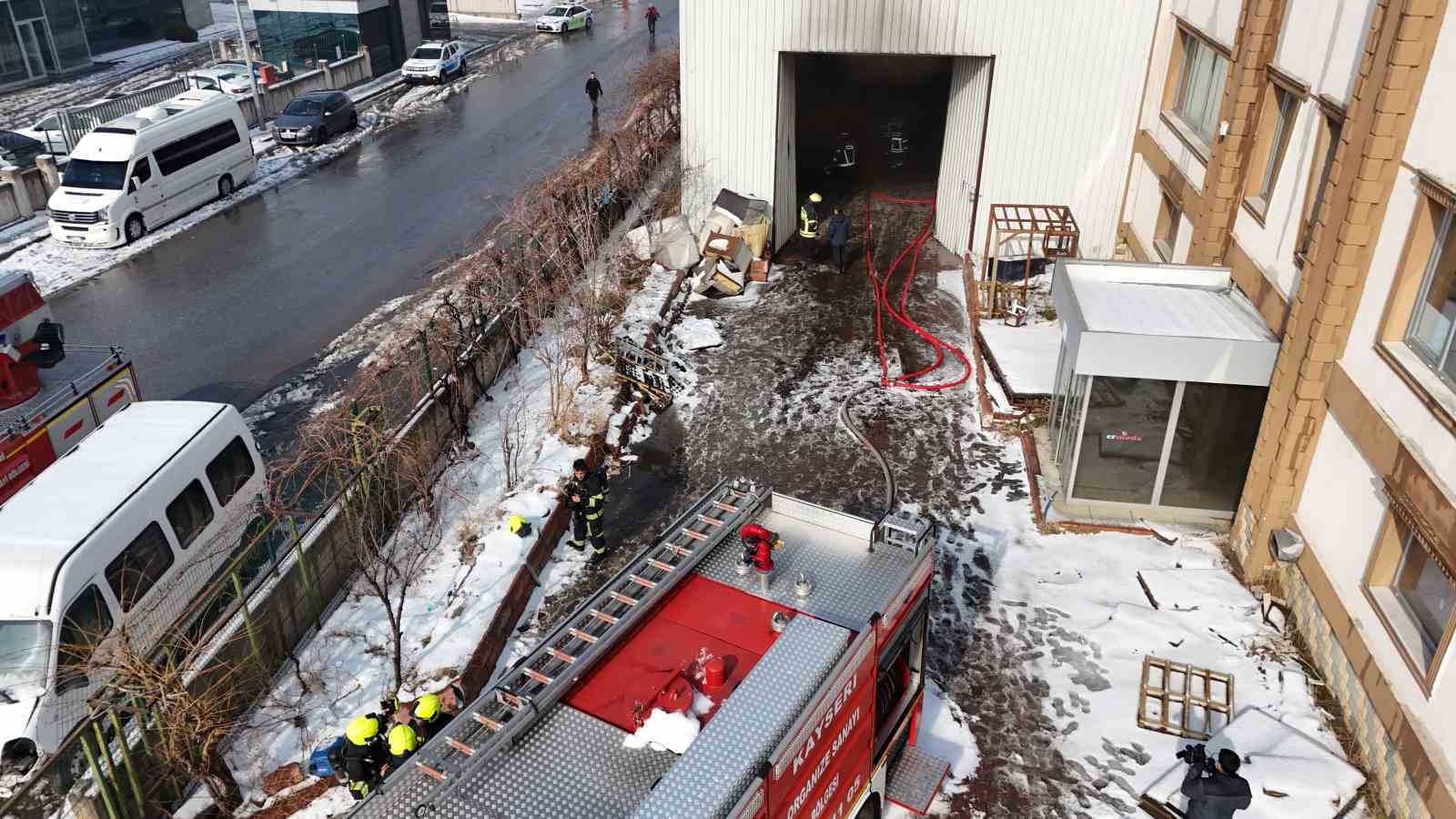 Fabrika yangını havadan g&ouml;r&uuml;nt&uuml;lendi
