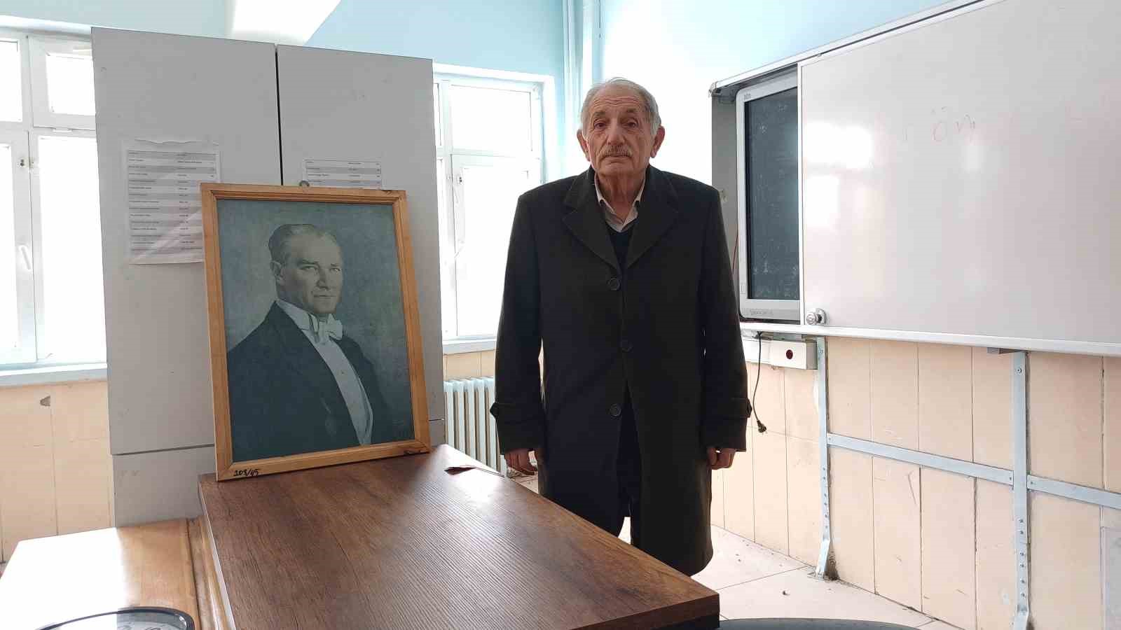 Eğitim sevdası emeklilik tanımadı: 19 köy okulunu yenilediler