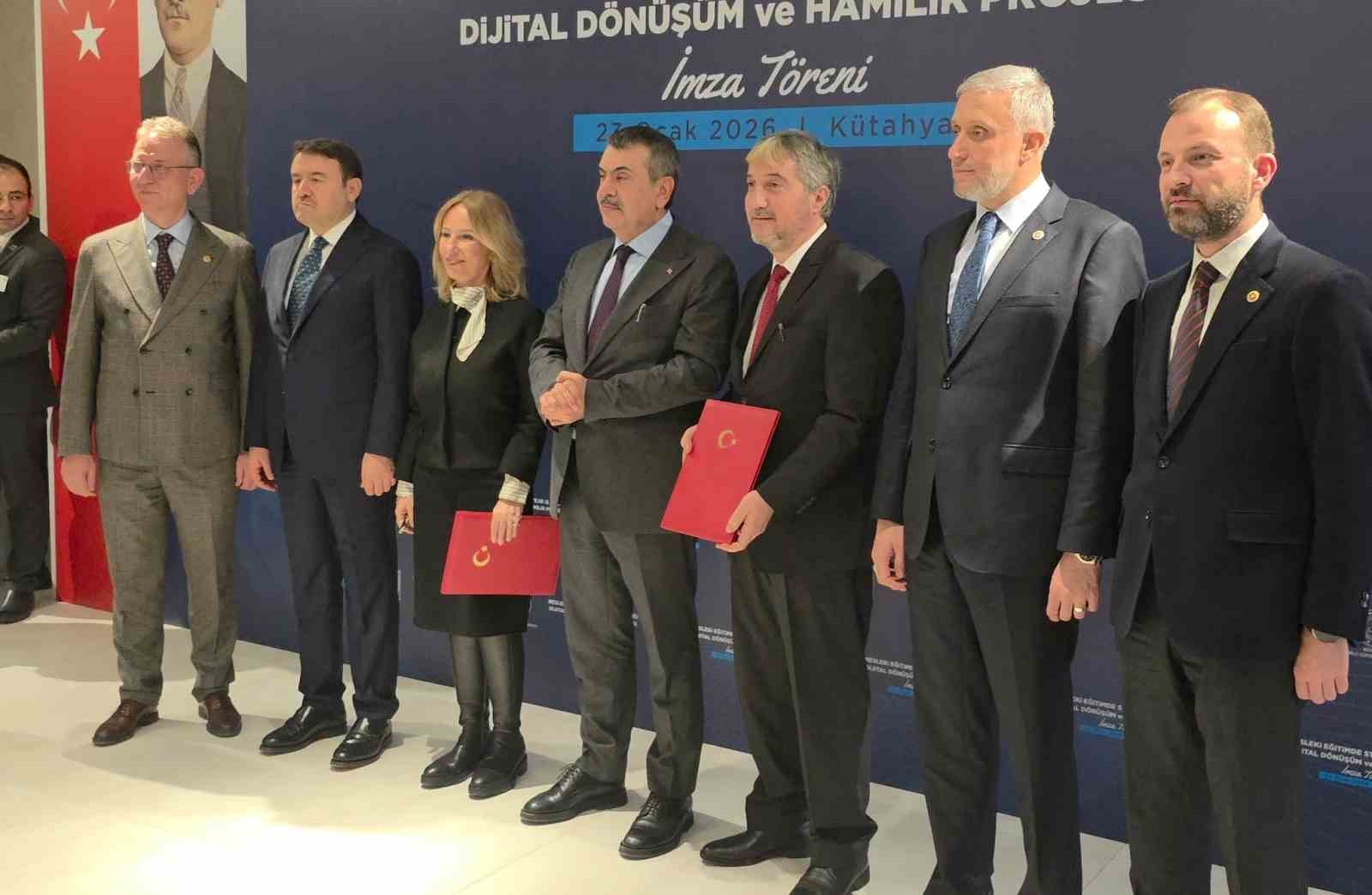 Milli Eğitim Bakanı Tekin, K&uuml;tahya&rsquo;da mesleki eğitimle ilgili mesajlar verdi
