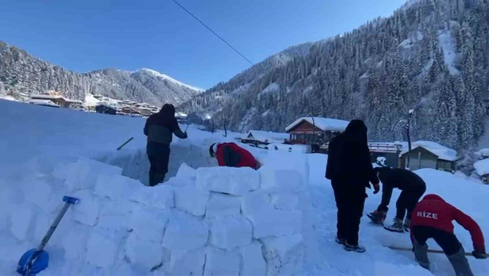 Ayder Yaylası’na yapılan ‘iglolar’ ilgi çekiyor