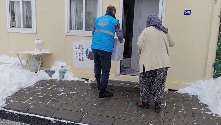 İhtiyaç malzemeleri evlere teslim ediliyor