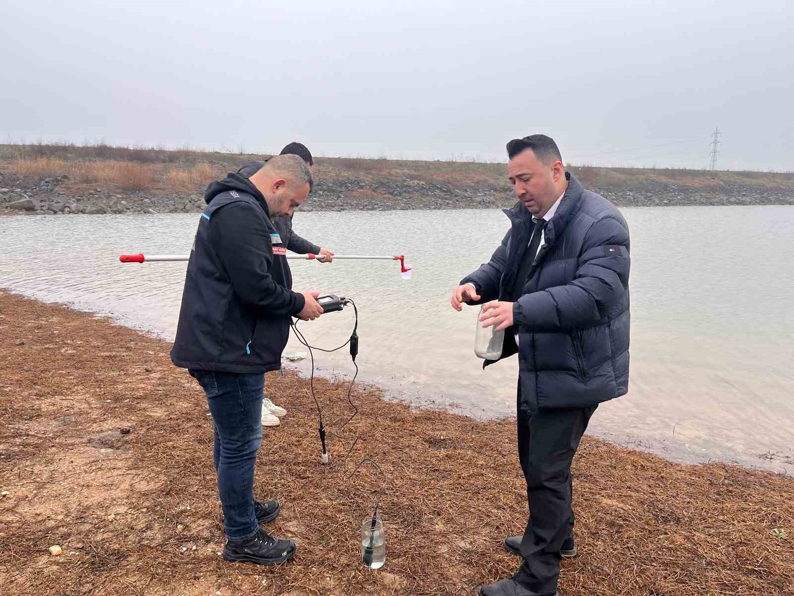 Tekirdağ’da gölette toplu balık ölümleri: Sudan numune alındı