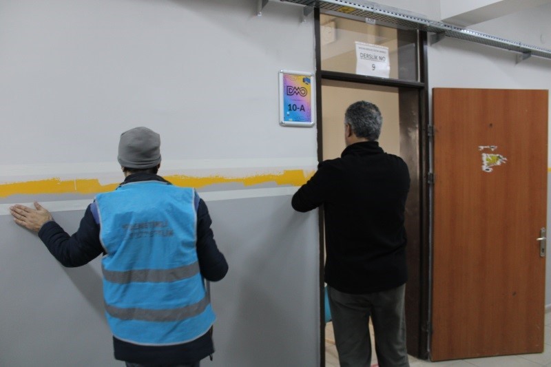 Ara tatilde okulların bakımlarını y&uuml;k&uuml;ml&uuml;ler yapıyor
