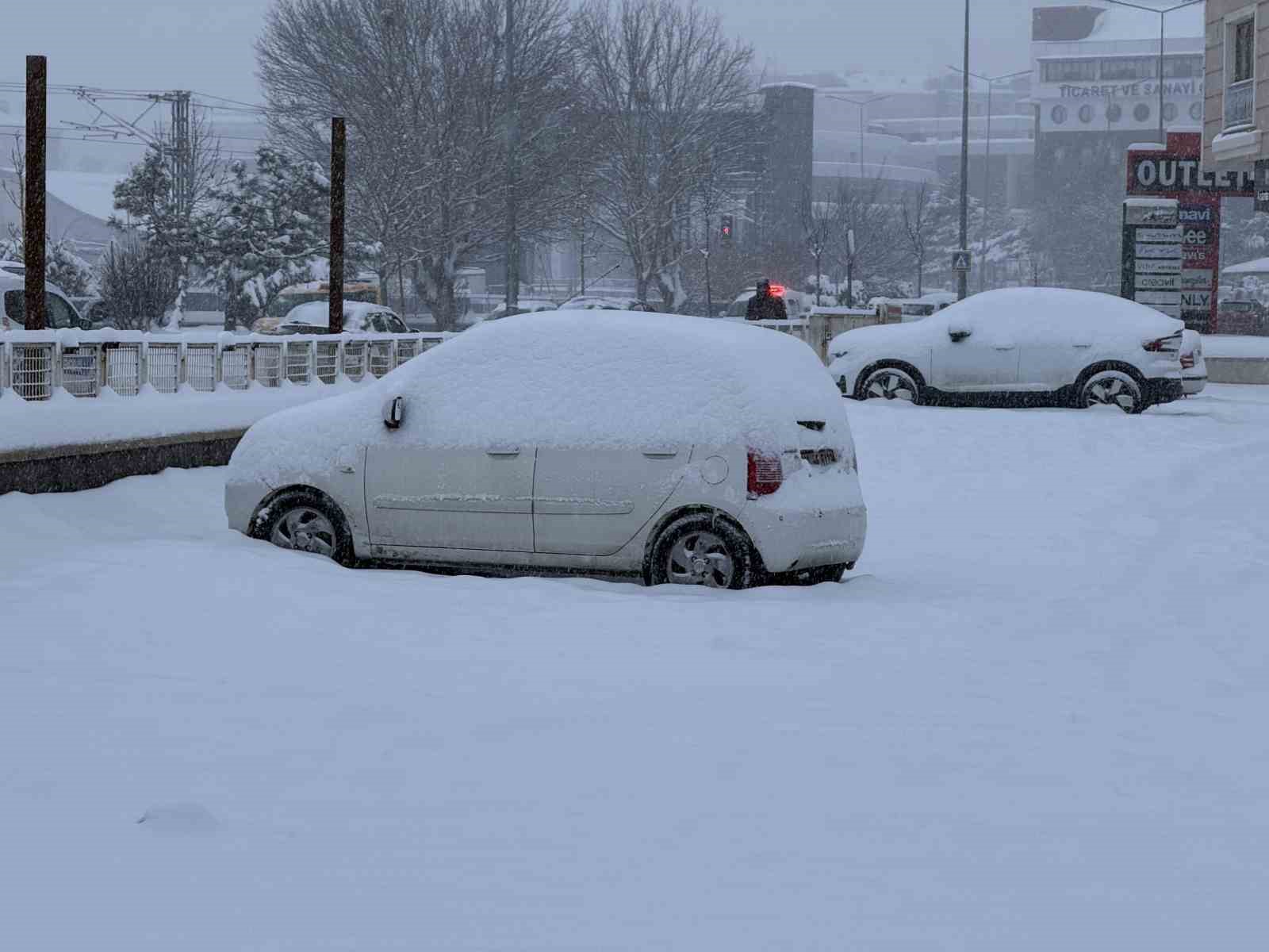 Sivas’ta sürücü kursu sınavlarına kar engeli