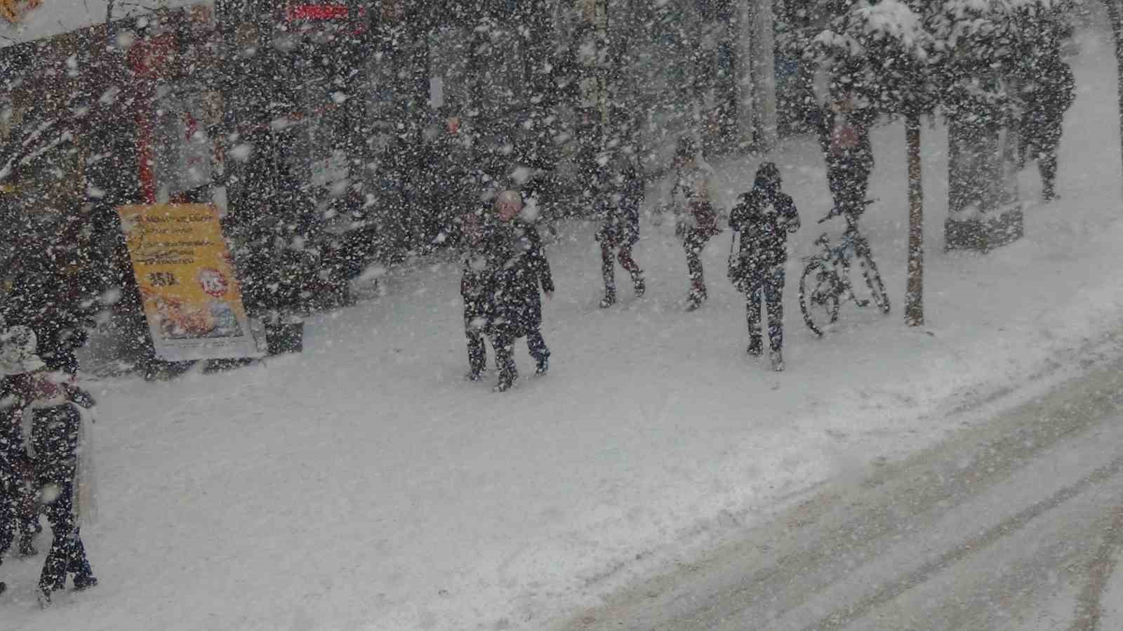 Kars’ta son 15 yılın en yoğun kışı yaşanıyor