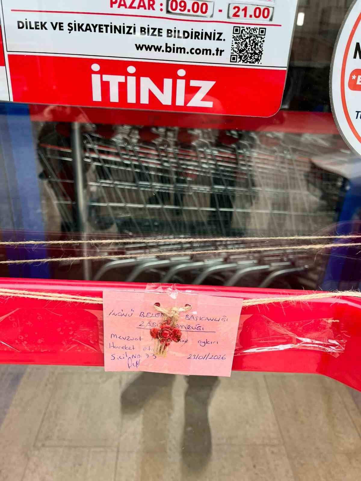 İn&ouml;n&uuml;&rsquo;de kurallara uymayan zincir marketlere m&uuml;h&uuml;r vuruldu

