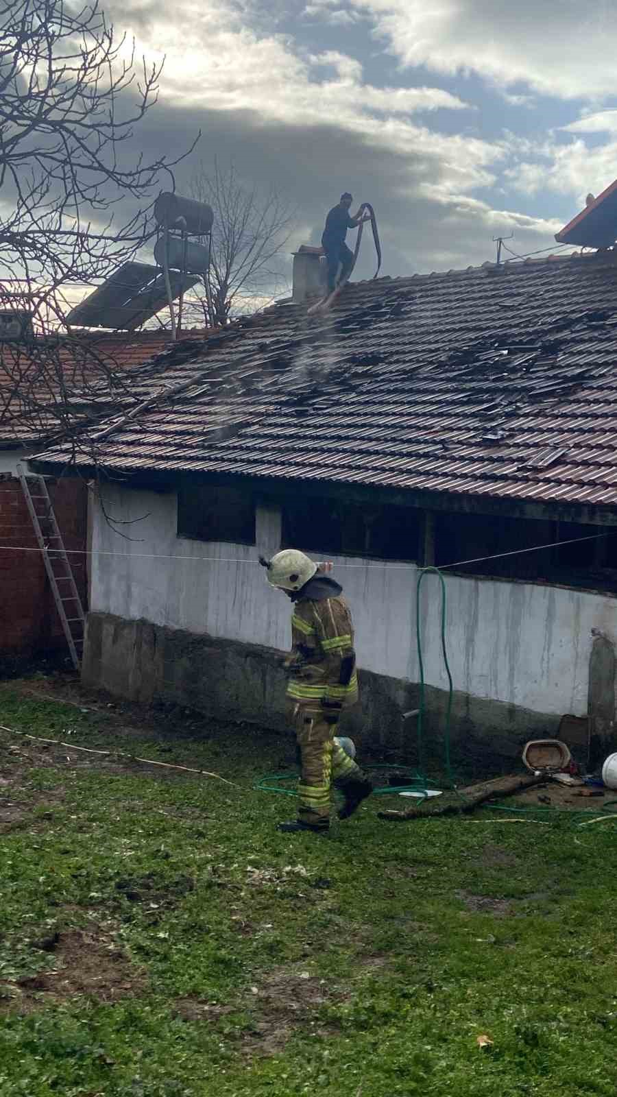 Tek yaşayan adamın evi k&uuml;le d&ouml;nd&uuml;
