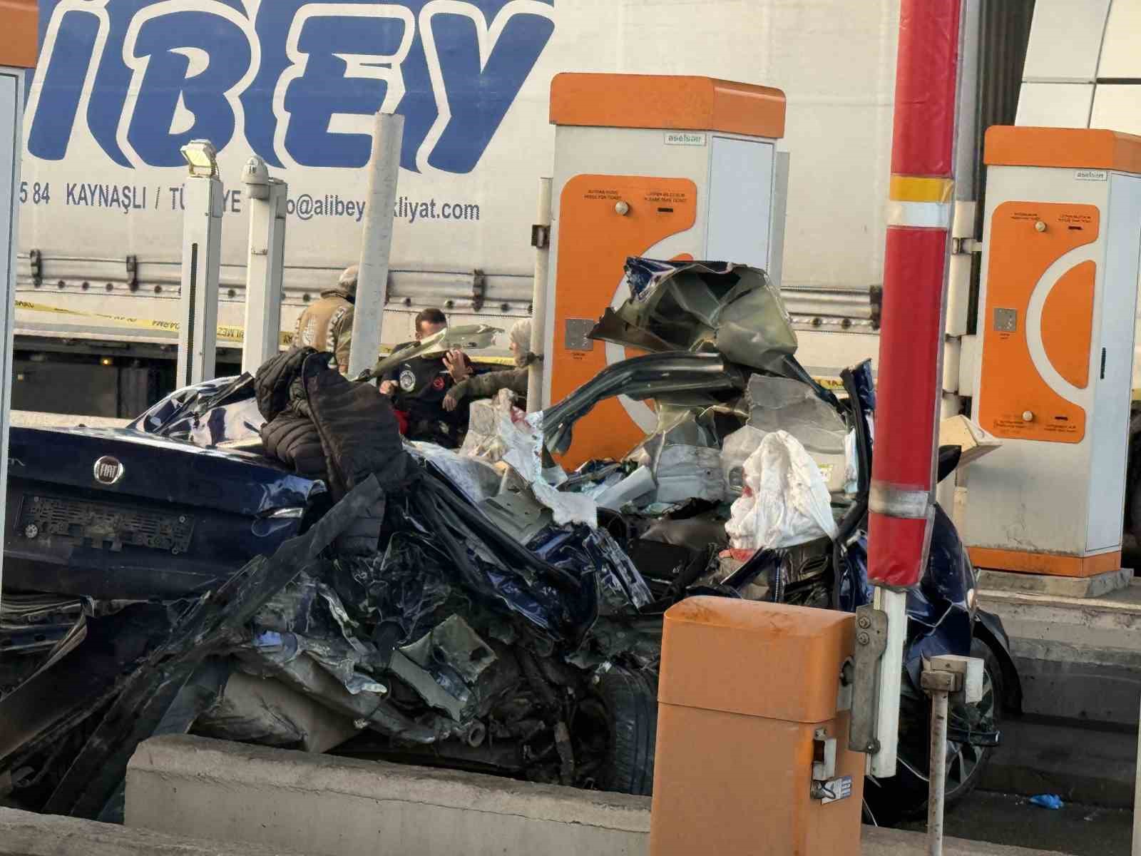 Silivri Kuzey Marmara gişelerinde feci kaza: 2 ölü, 1 ağır yaralı