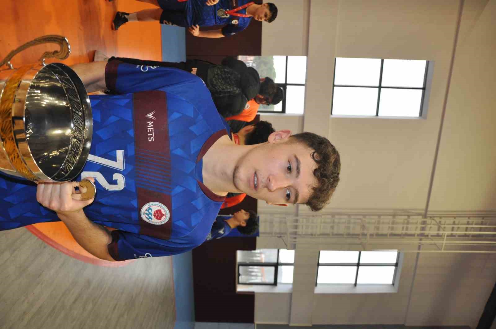 T&uuml;rkiye&rsquo;nin Yıldızları Salihli&rsquo;de parladı: Hentbolda şampiyon Beşiktaş!
