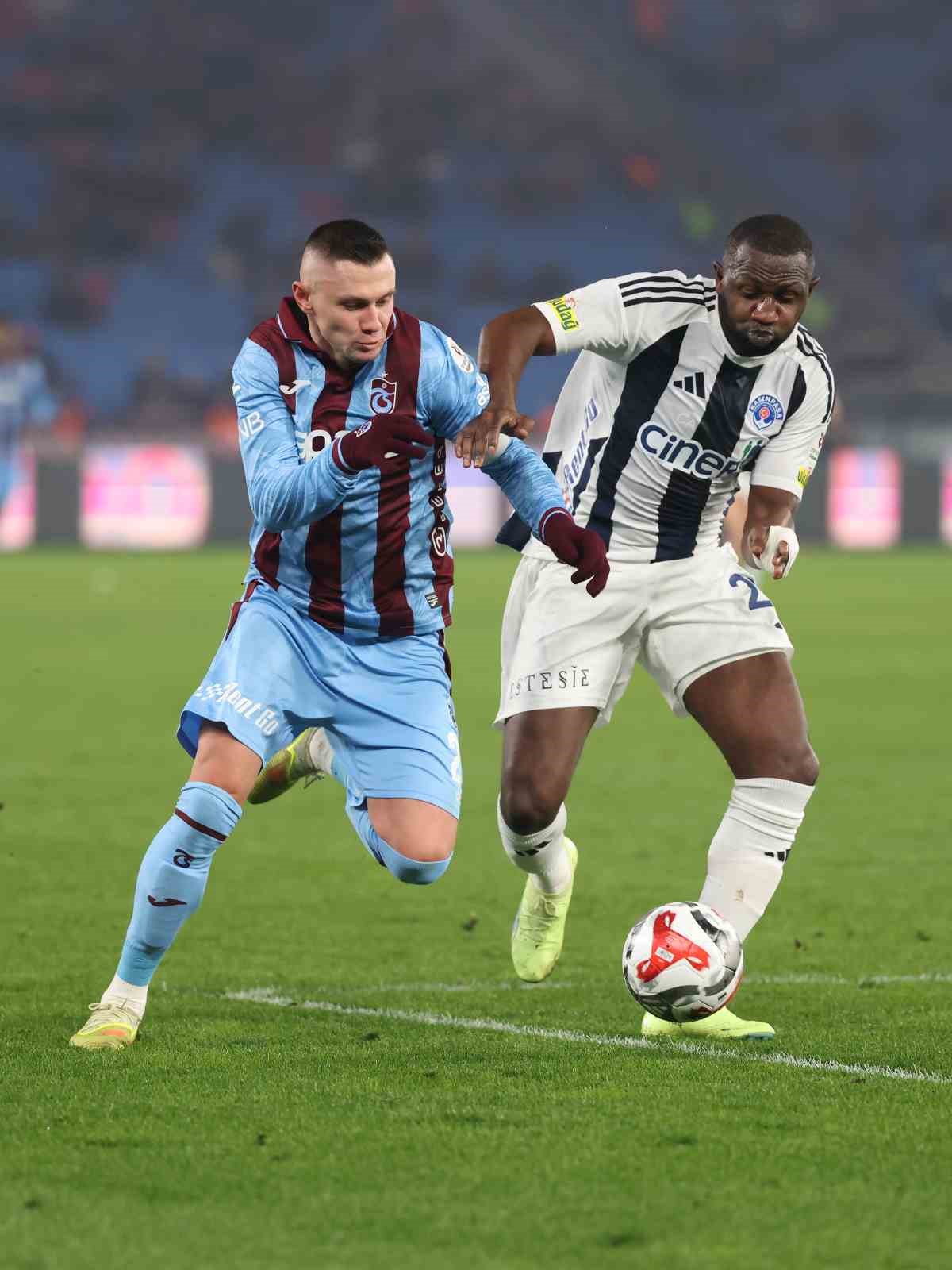 Trendyol Süper Lig: Trabzonspor: 0 - Kasımpaşa: 0 (İlk yarı)
