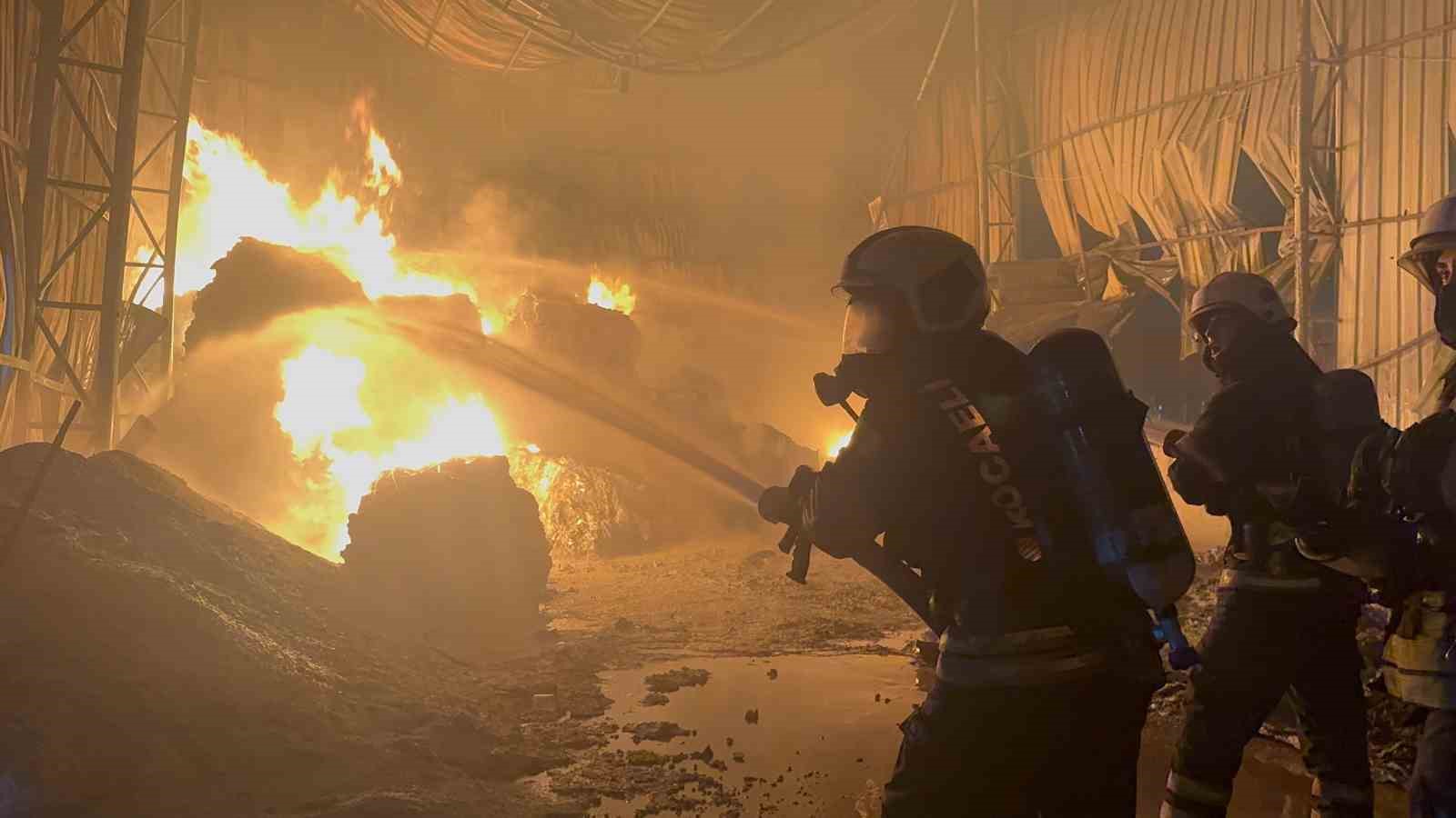 Kocaeli&rsquo;de atık naylon deposunda yangın
