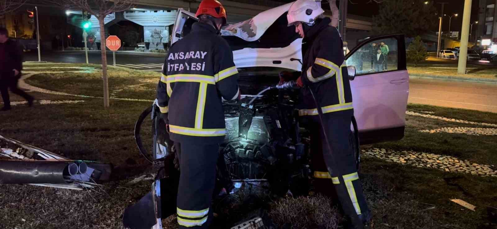 Kazaya karışan ara&ccedil;ta yangın paniği
