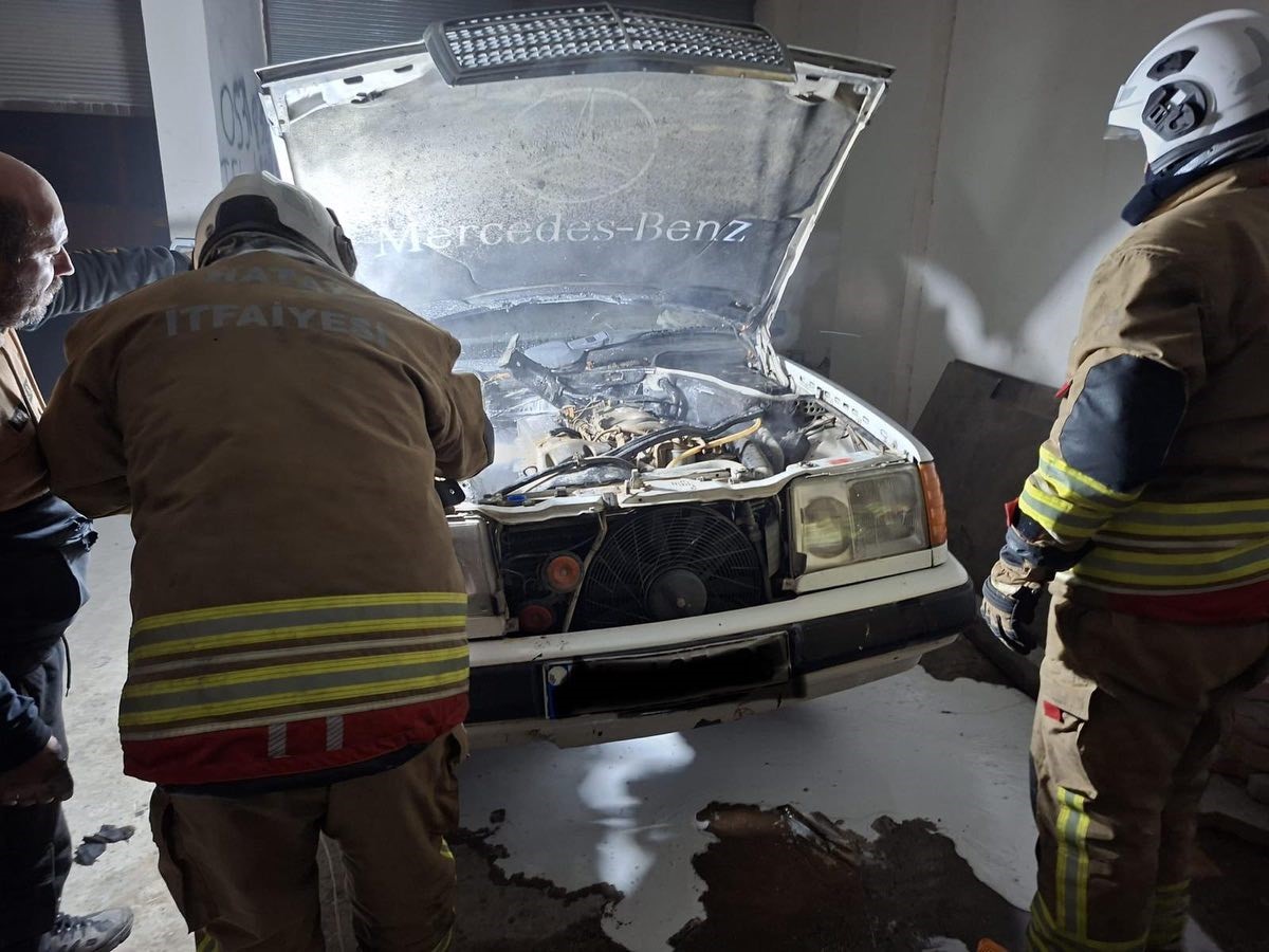 Samandağ&rsquo;da otomobil yangını
