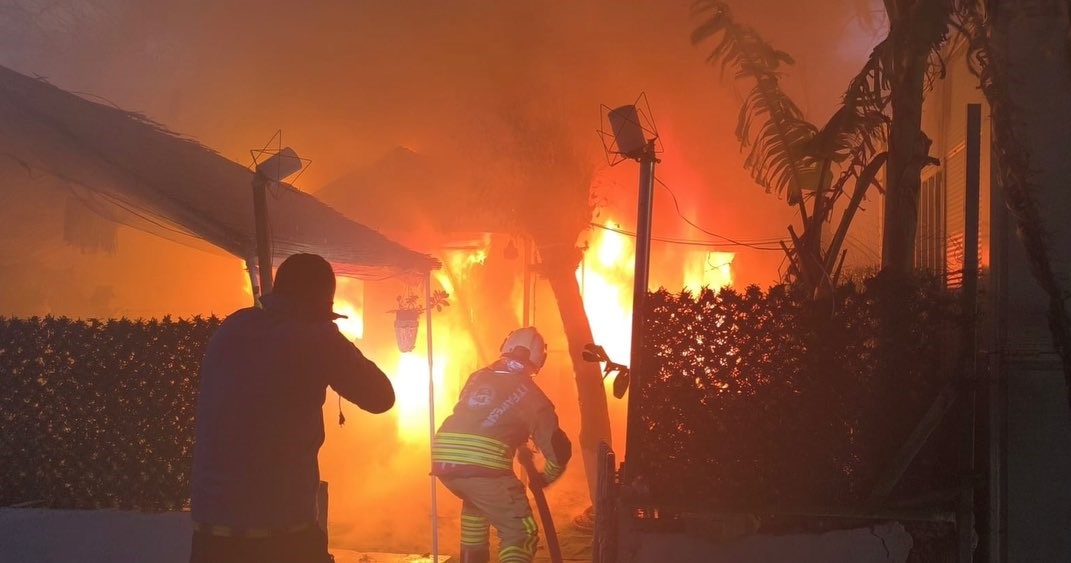 Samandağ’da konteyner yangını