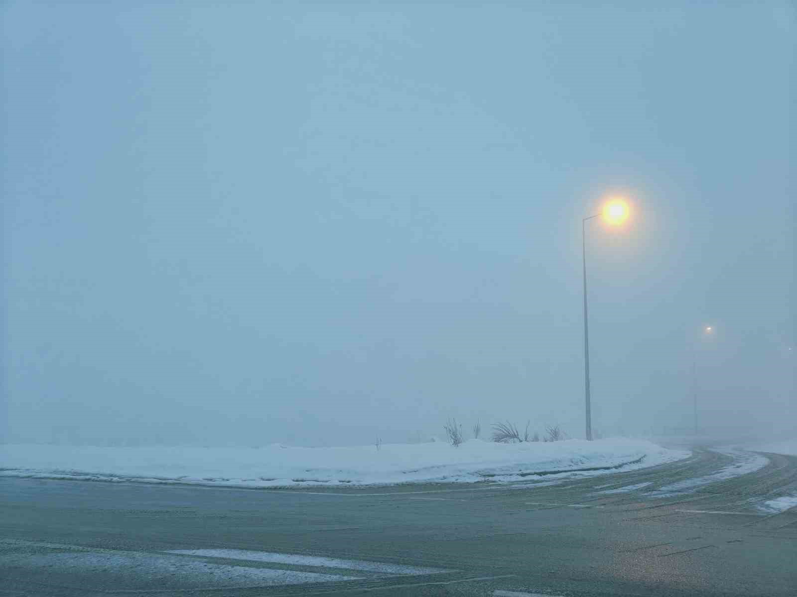 Kayseri’de görüş mesafesine sis engeli