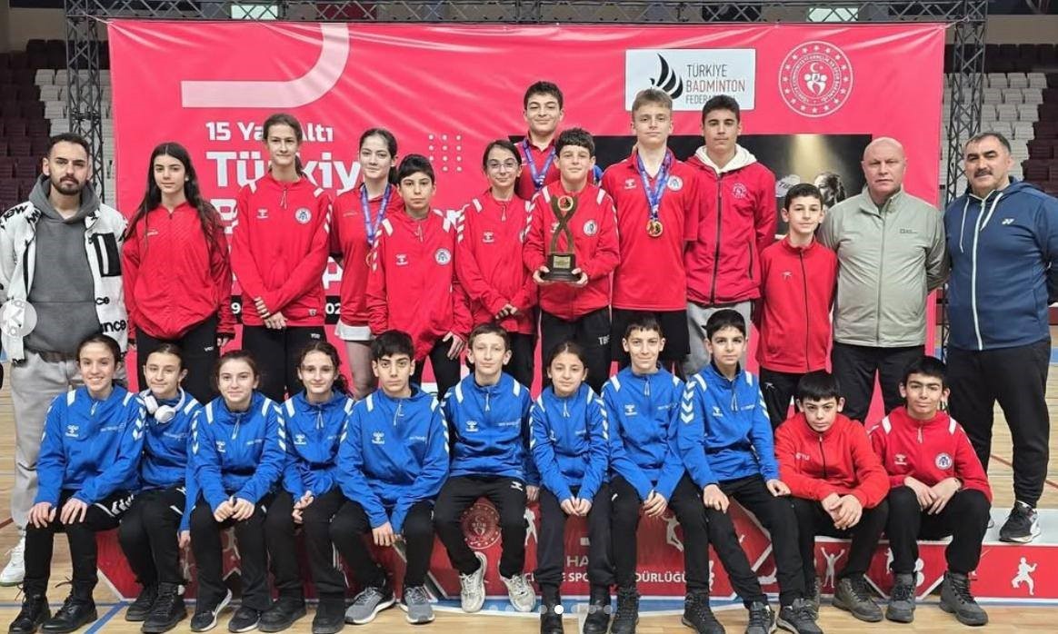 Badminton’da Erzincan rüzgârı: 3 şampiyonluk, 1 ikincilik