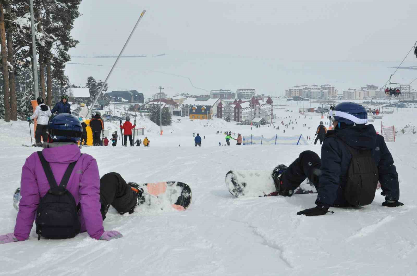 Kristal karın merkezi Sarıkamış’a kayakseverlerden yoğun ilgi
