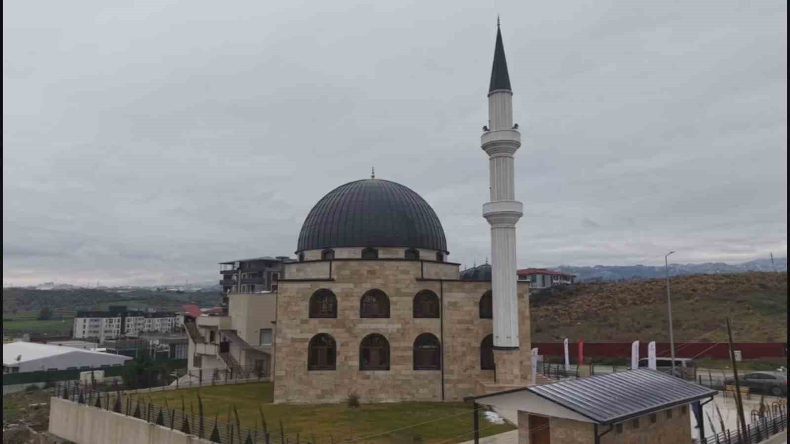 Deprem sonrası inşa edilen 118. cami olan ‘Gazze Şehitleri Camii’ ibadete açıldı