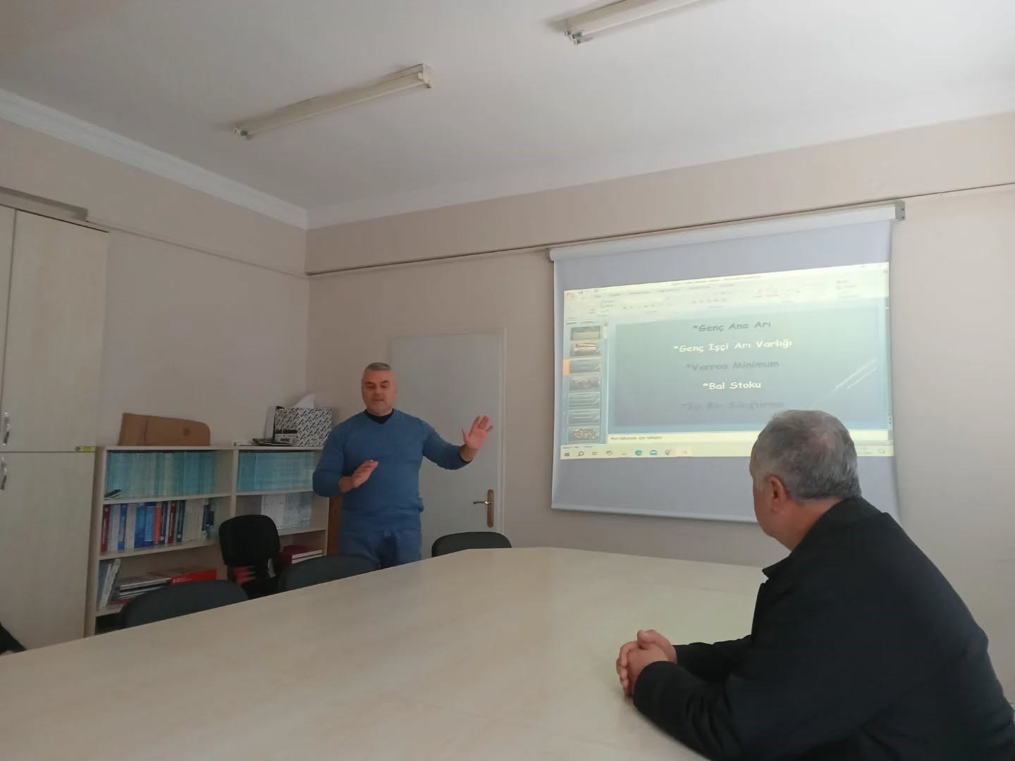 Bilecik&rsquo;te arı yetiştiricilerine eğitim verildi
