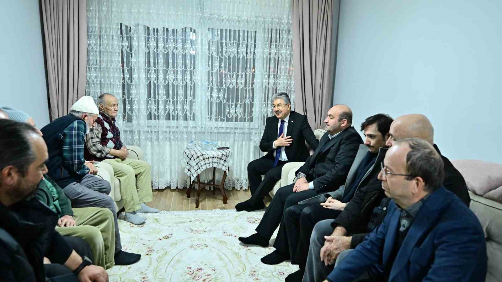 Vali Yılmaz&rsquo;dan vefat eden &Ouml;zt&uuml;rk&rsquo;&uuml;n ailesine taziye ziyareti
