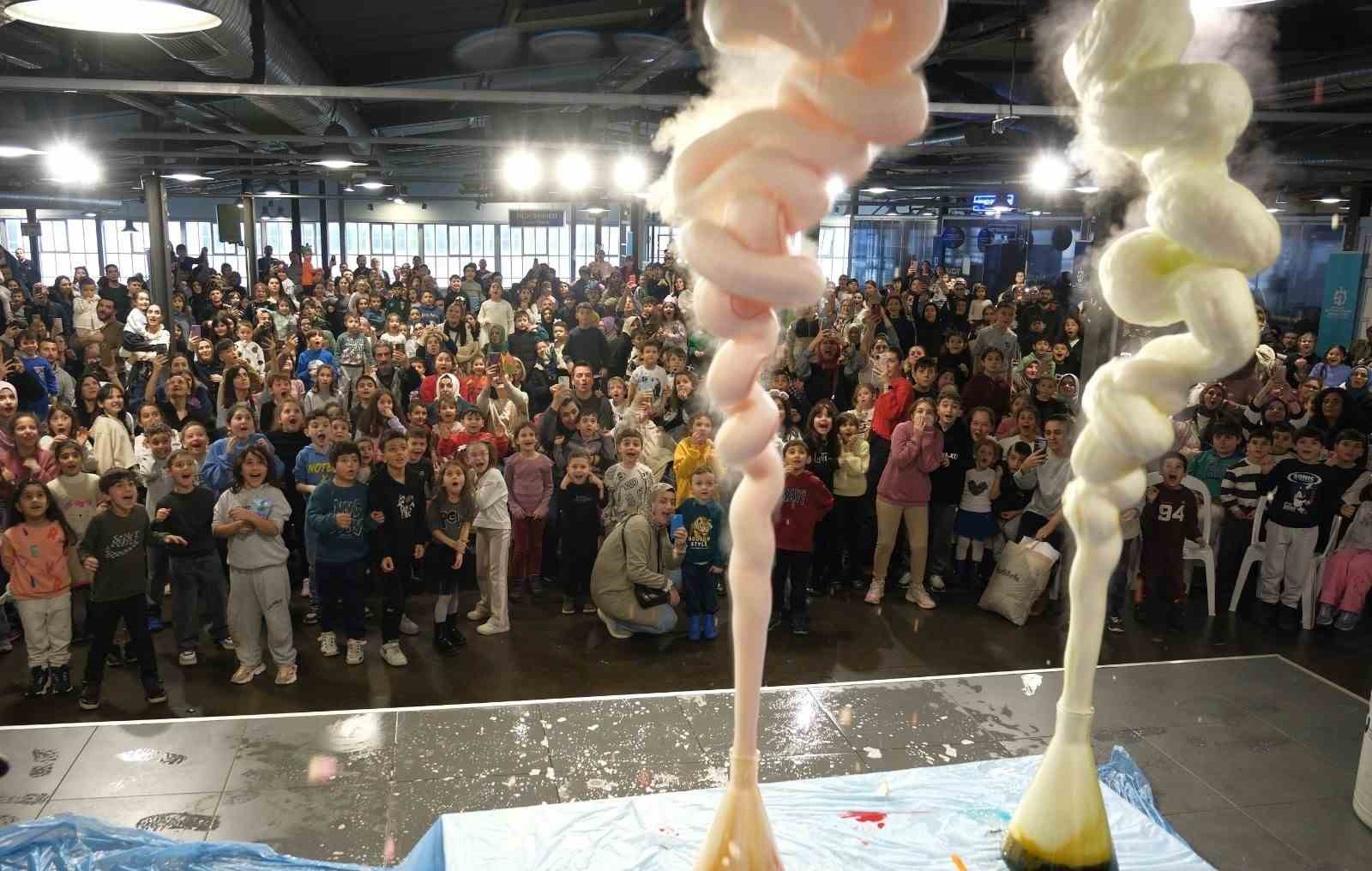 Yarıyıl tatilinde Bilim Merkezi’nde eğlence dorukta