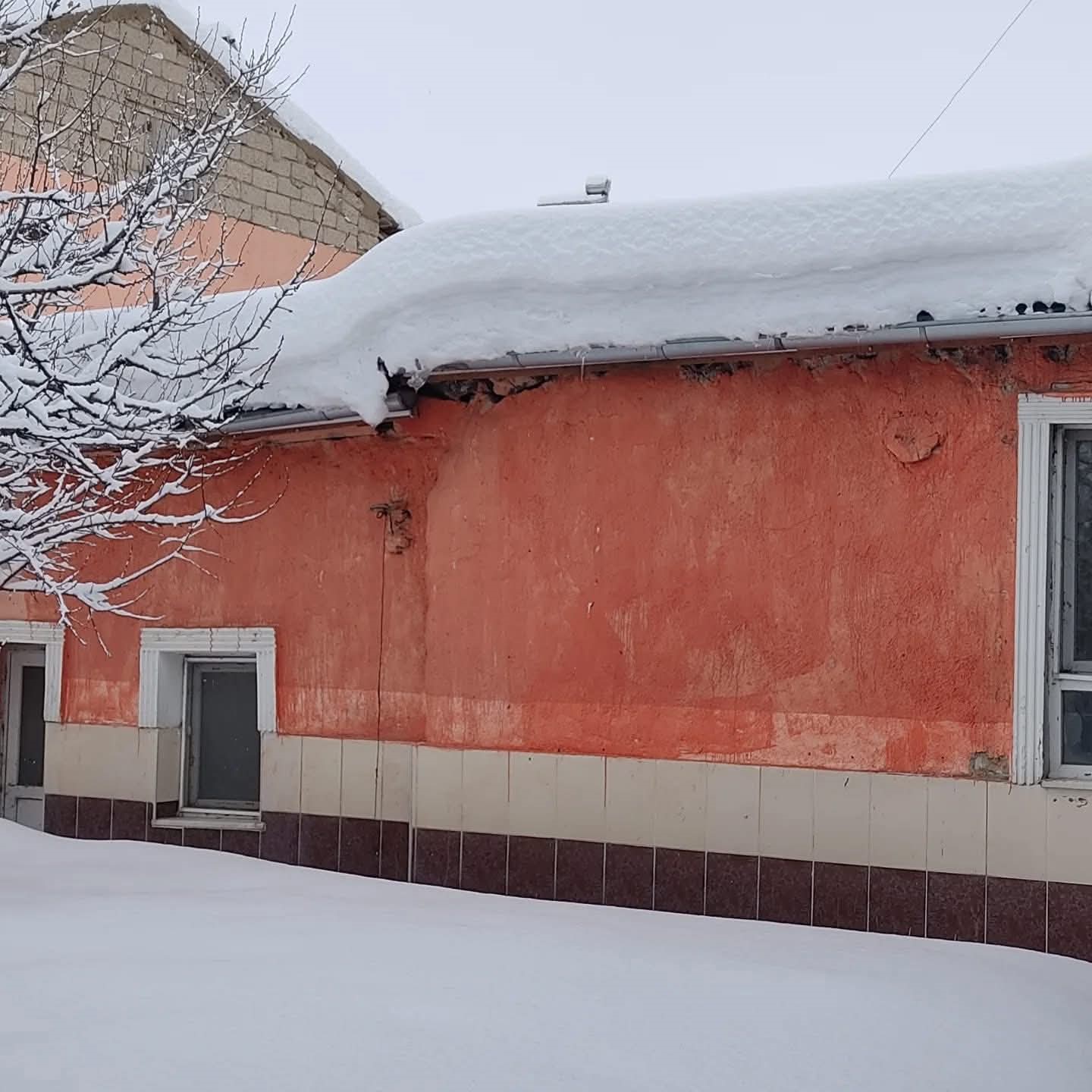 Develi ve Tomarza’da kar kalınlığı 50 santimi geçti, ahır çöktü