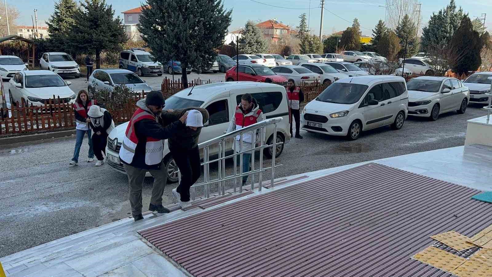 Konya&rsquo;da petrol soygununa karışan ş&uuml;phelilerden 2&rsquo;si tutuklandı
