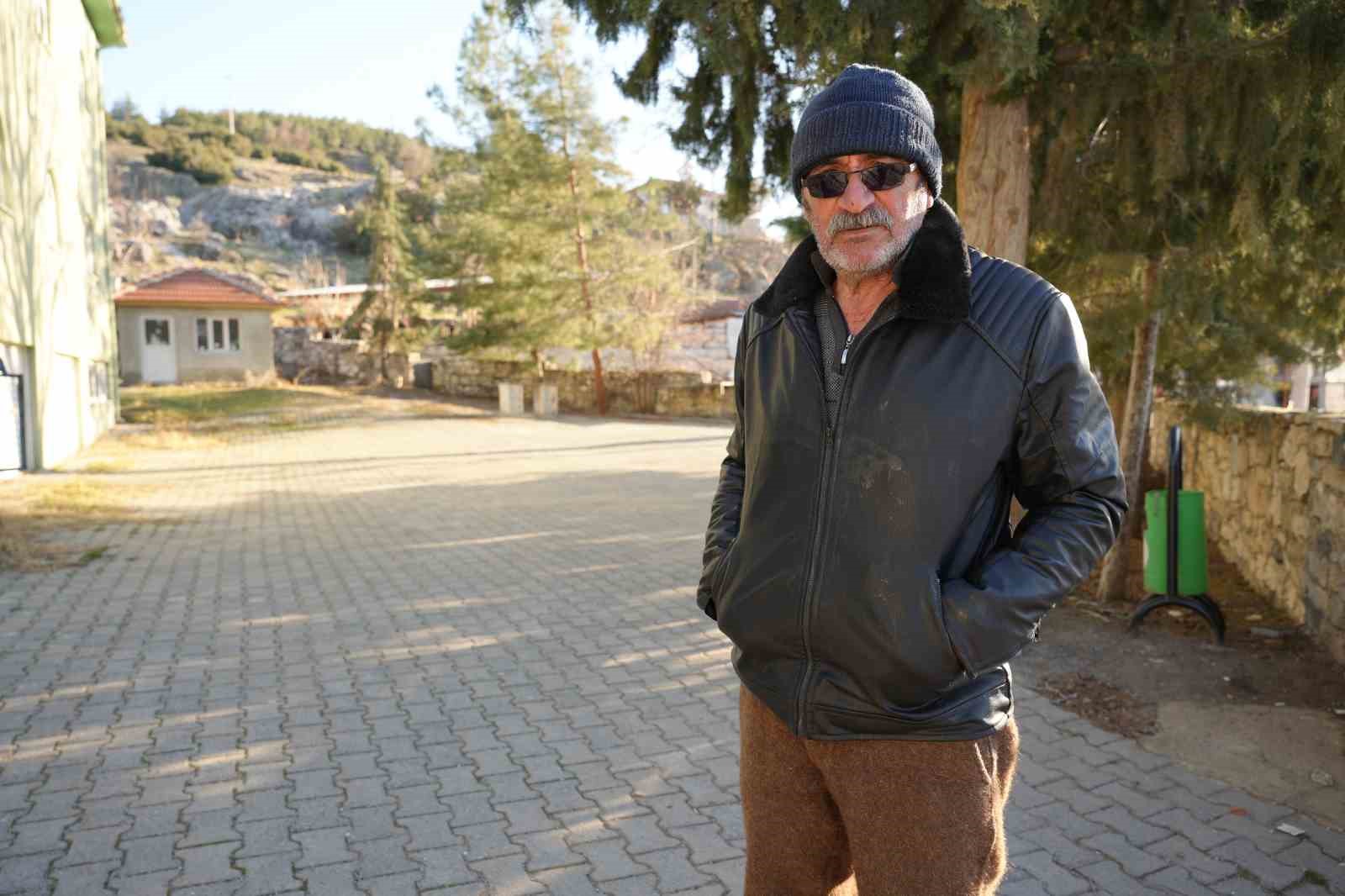 Köyün tek camisinin bir kısmı ve avlusu icradan satılığa çıkarıldı
