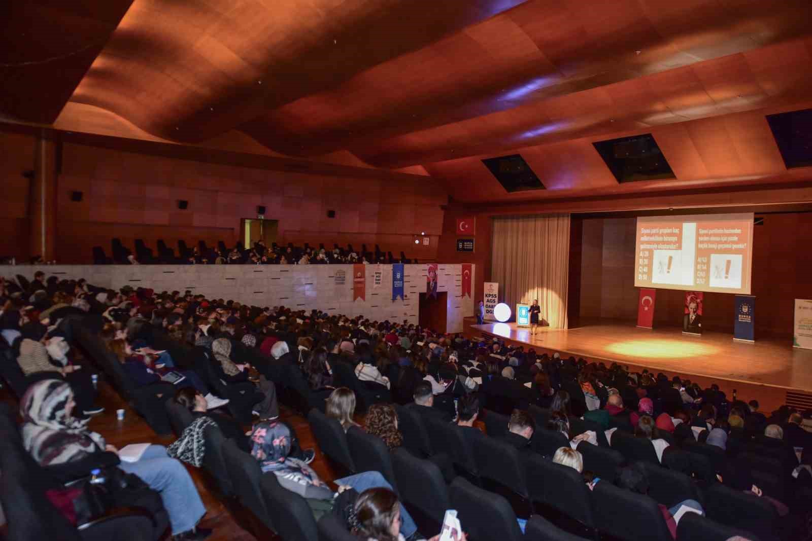 Gençler, büyükşehir ile KPSS’ye hazırlanıyor