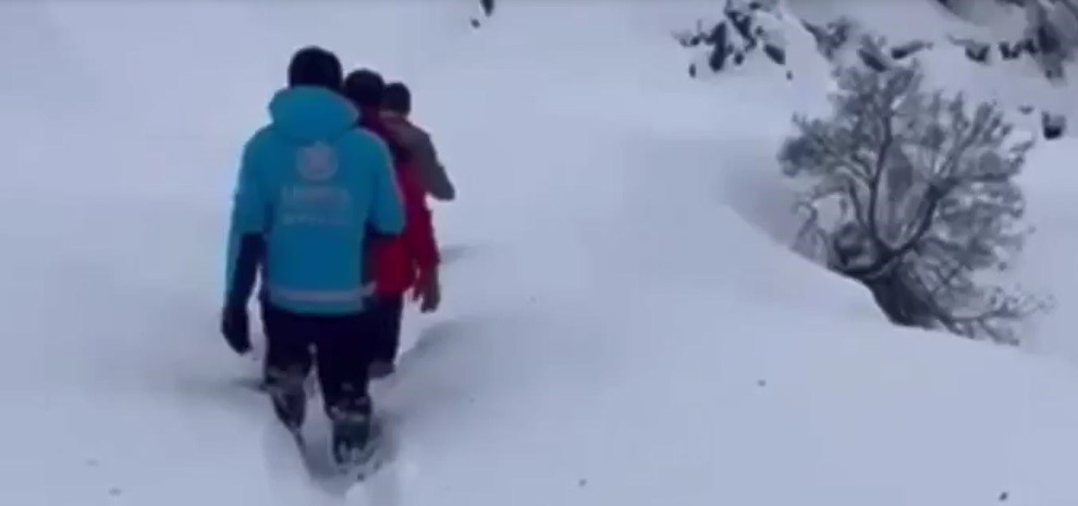 Zorlu kış şartlarında UMKE&rsquo;den hayat kurtaran m&uuml;dahale
