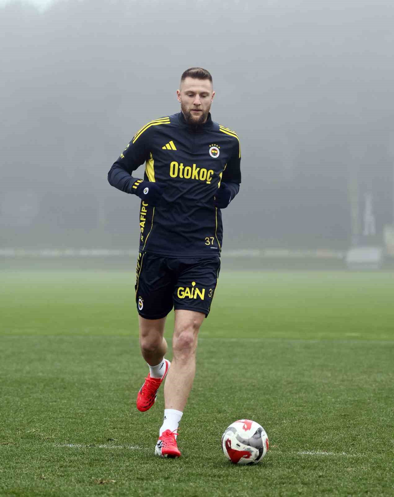 Fenerbah&ccedil;e, G&ouml;ztepe ma&ccedil;ı hazırlıklarını tamamladı
