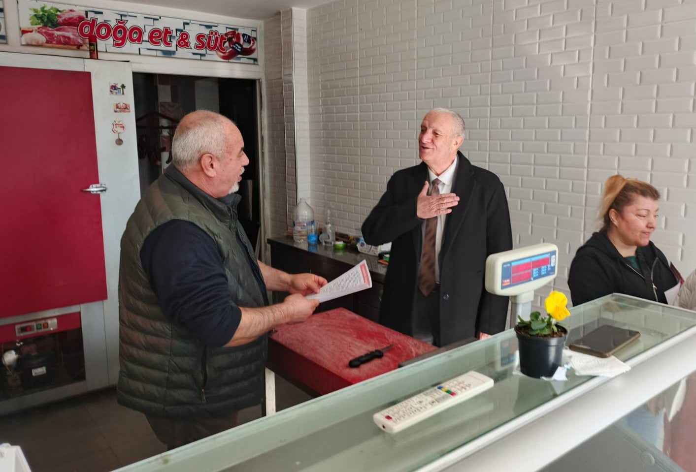 MHP Salihli&rsquo;den &lsquo;Hayırlı g&uuml;nler komşum&rsquo; ziyaretleri s&uuml;r&uuml;yor
