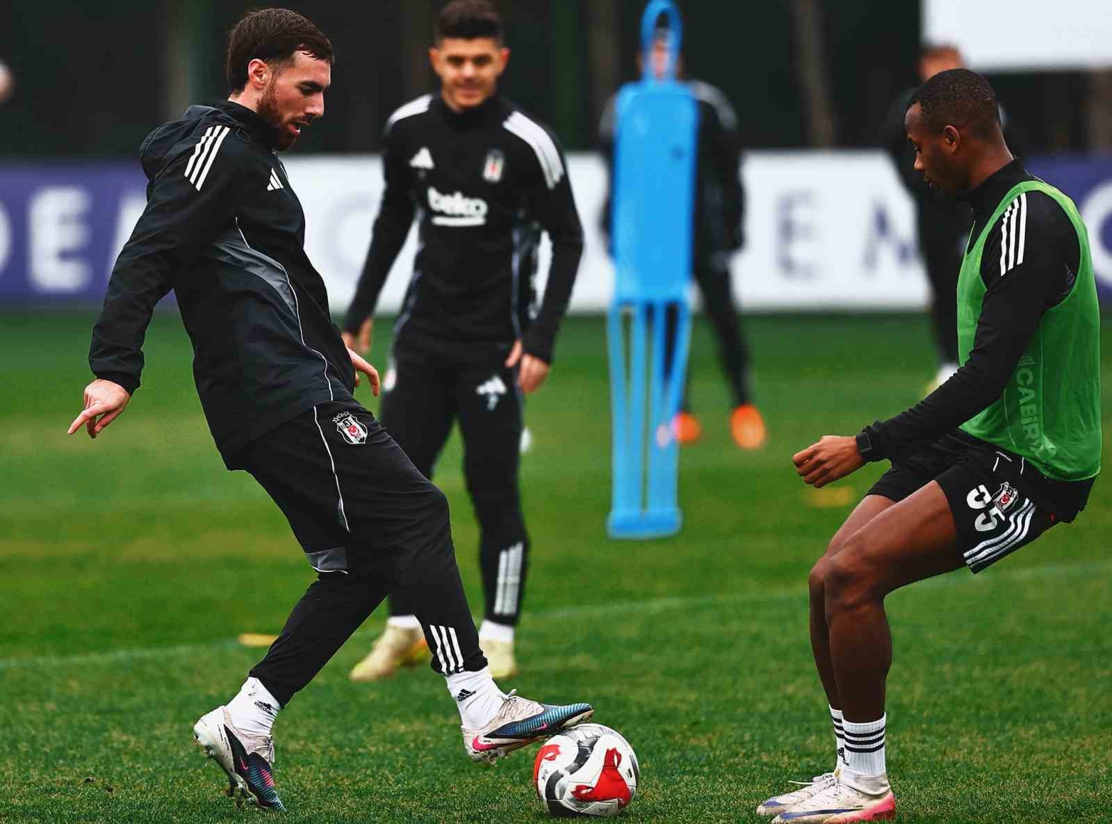 Beşiktaş, kondisyon ve taktik &ccedil;alıştı
