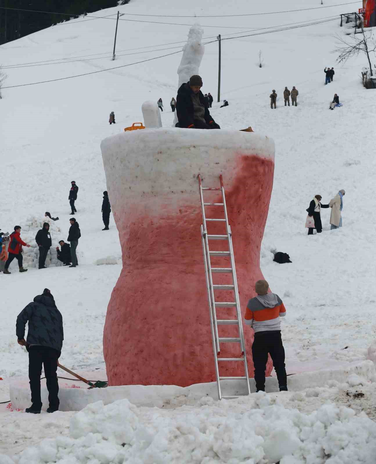 Ayder Yaylası&rsquo;nda Kardan Adam Kış Festivali coşkusu
