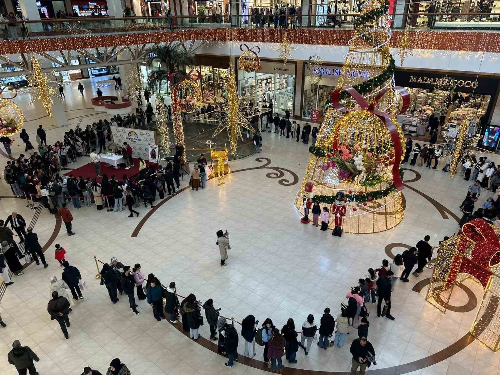 Ceylan Karavil Park AVM’de Beyza Alkoç imza günü yoğun ilgi gördü