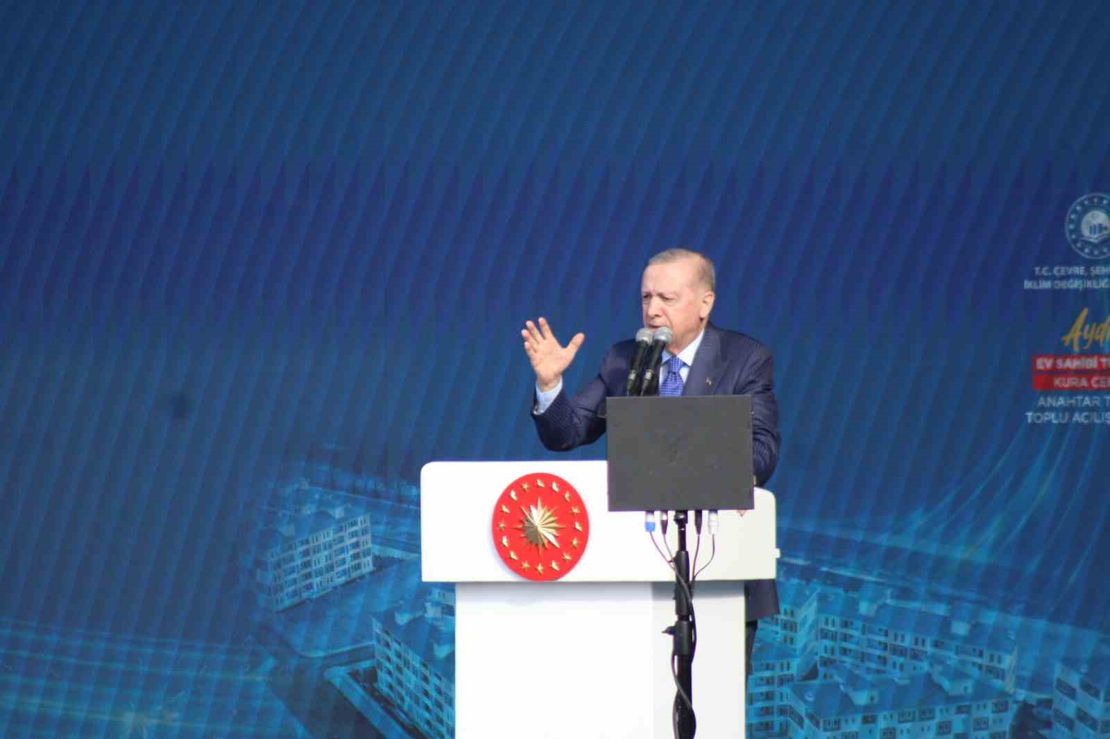 Cumhurbaşkanı Erdoğan: "Bizimle laf değil eser, hizmet yarıştırın"
