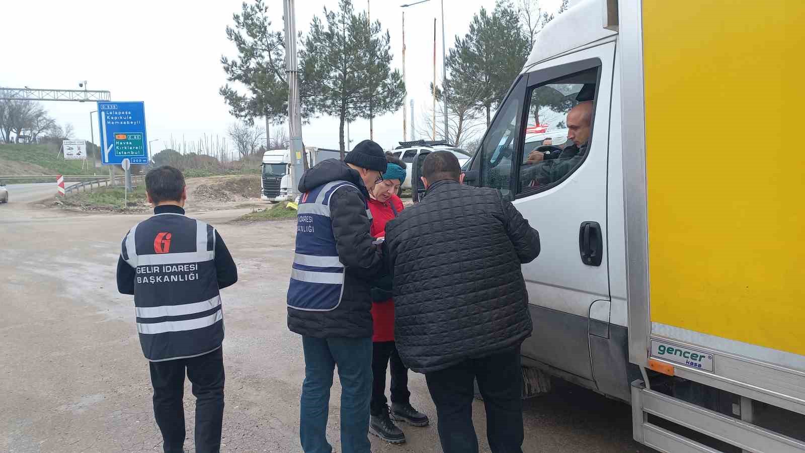 Edirne vergi dairesi ekiplerinden fatura ve irsaliye kontrol&uuml;
