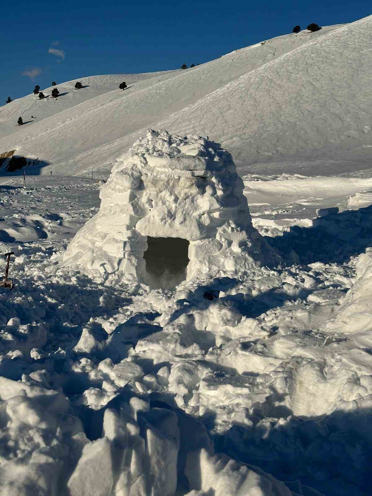 Afetlerin kahramanları, çığ tatbikatı yaptı