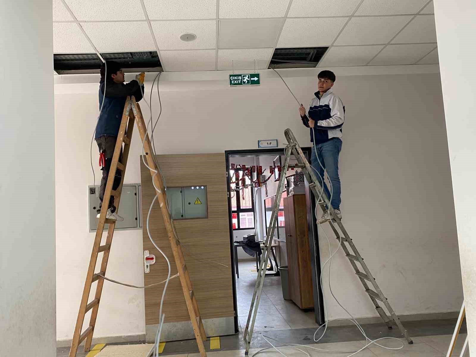 Sarıgöl’ün en büyük okulu klimalarla donatılıyor