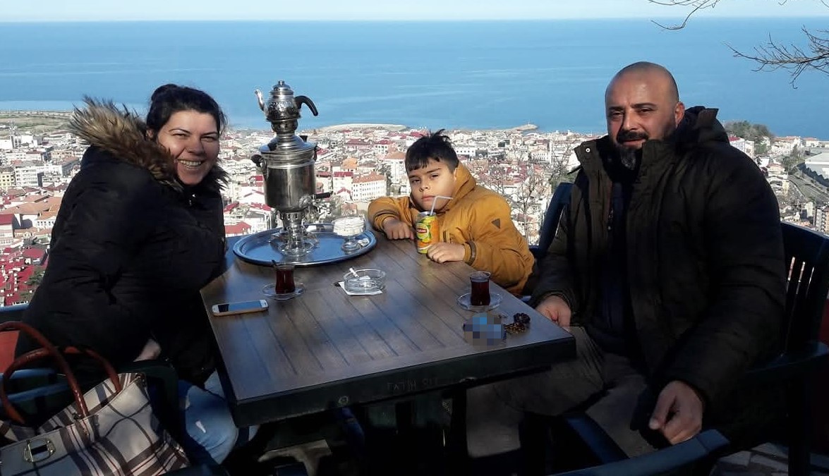 Otoyol gişelerindeki kazada &ouml;len &ccedil;ift g&ouml;zyaşlarıyla uğurlandı
