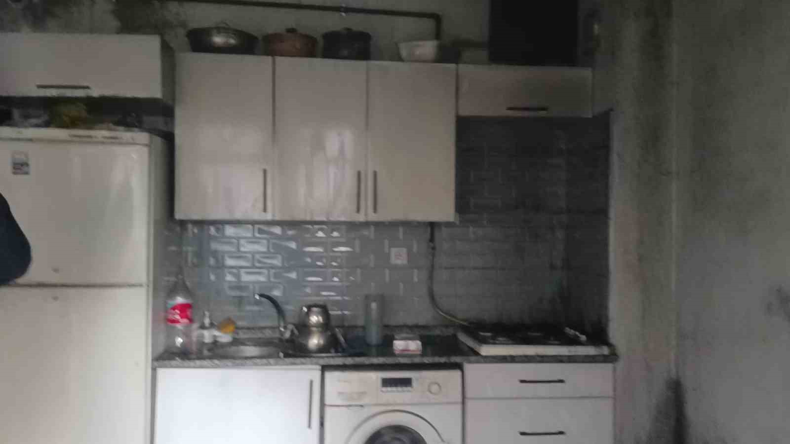 Tersane işçilerinin kaldığı evde yangın