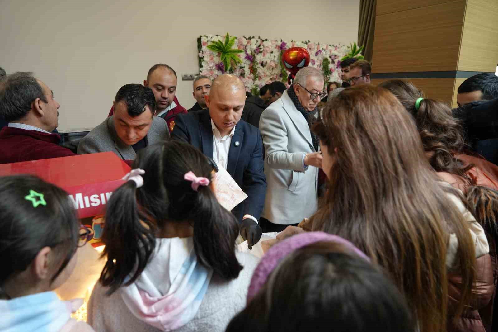 Çocuklar için ücretsiz şenlik düzenlendi, aileler akın etti