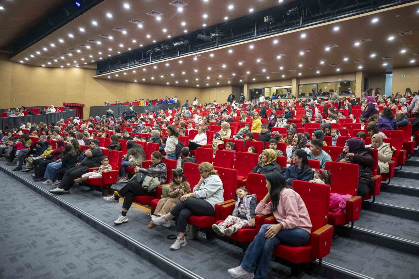 Mersin&rsquo;de yarıyıl tatilinde &ccedil;ocuklara &uuml;cretsiz tiyatro şenliği
