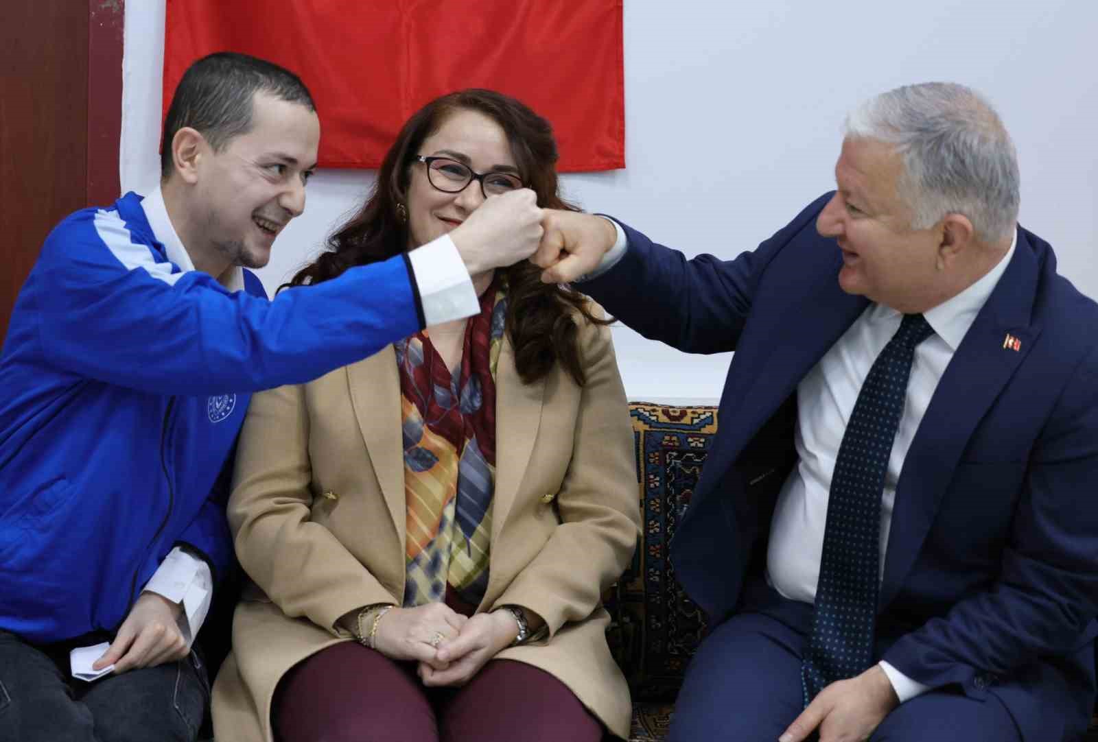 Aksaray Valisi Duru: "Devletimizin en b&uuml;y&uuml;k &ouml;zelliklerinden biri sosyal devlet olmasıdır"
