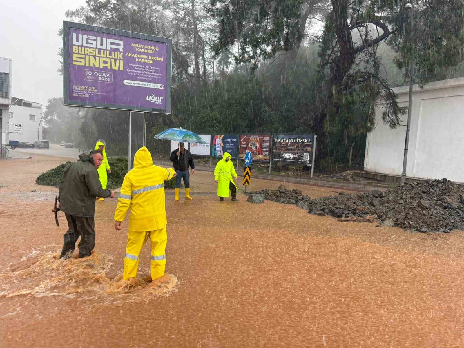 Kemer’de su baskınlarıyla mücadele