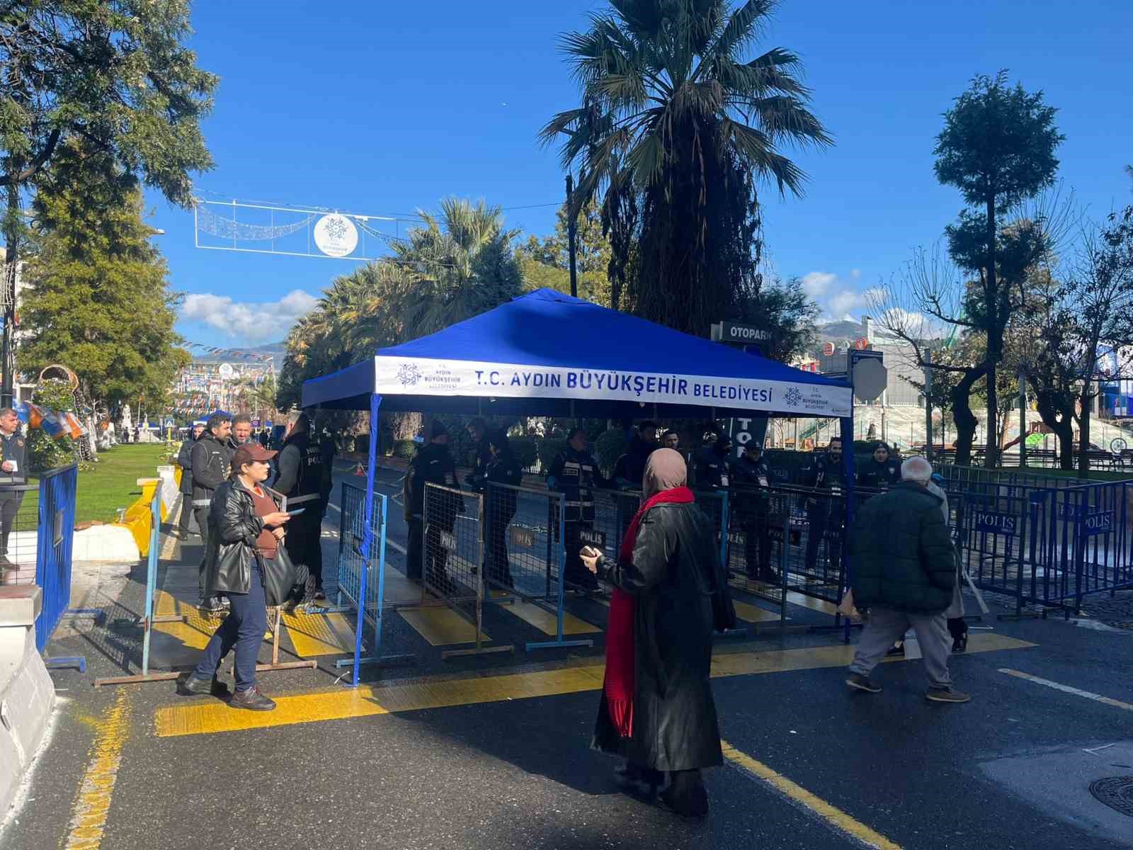 Erdoğan’ın Aydın programı öncesi vatandaşlar alana alınmaya başlandı
