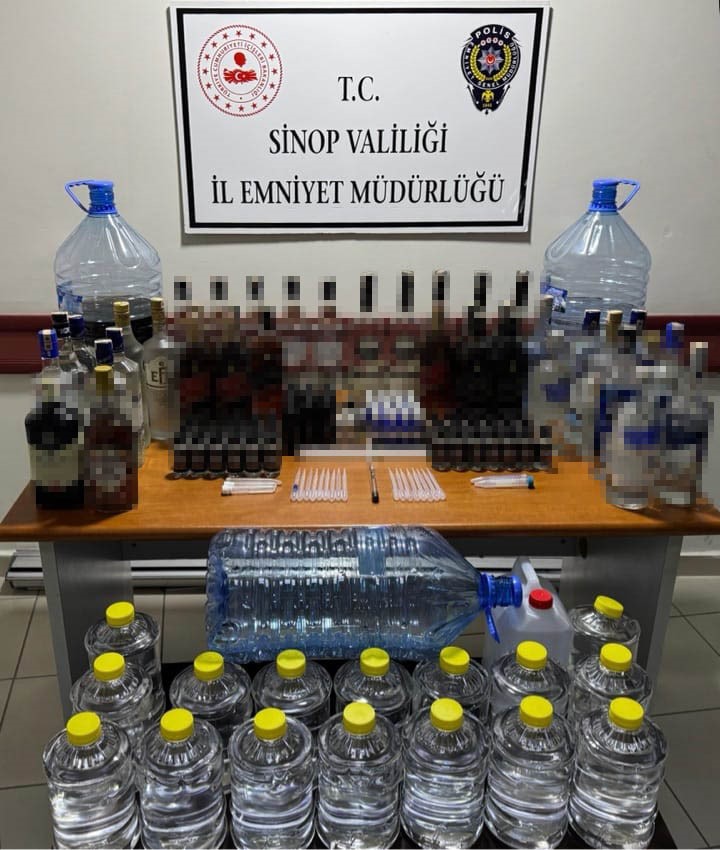 Sinop’ta litrelerce kaçak ürün ele geçirildi