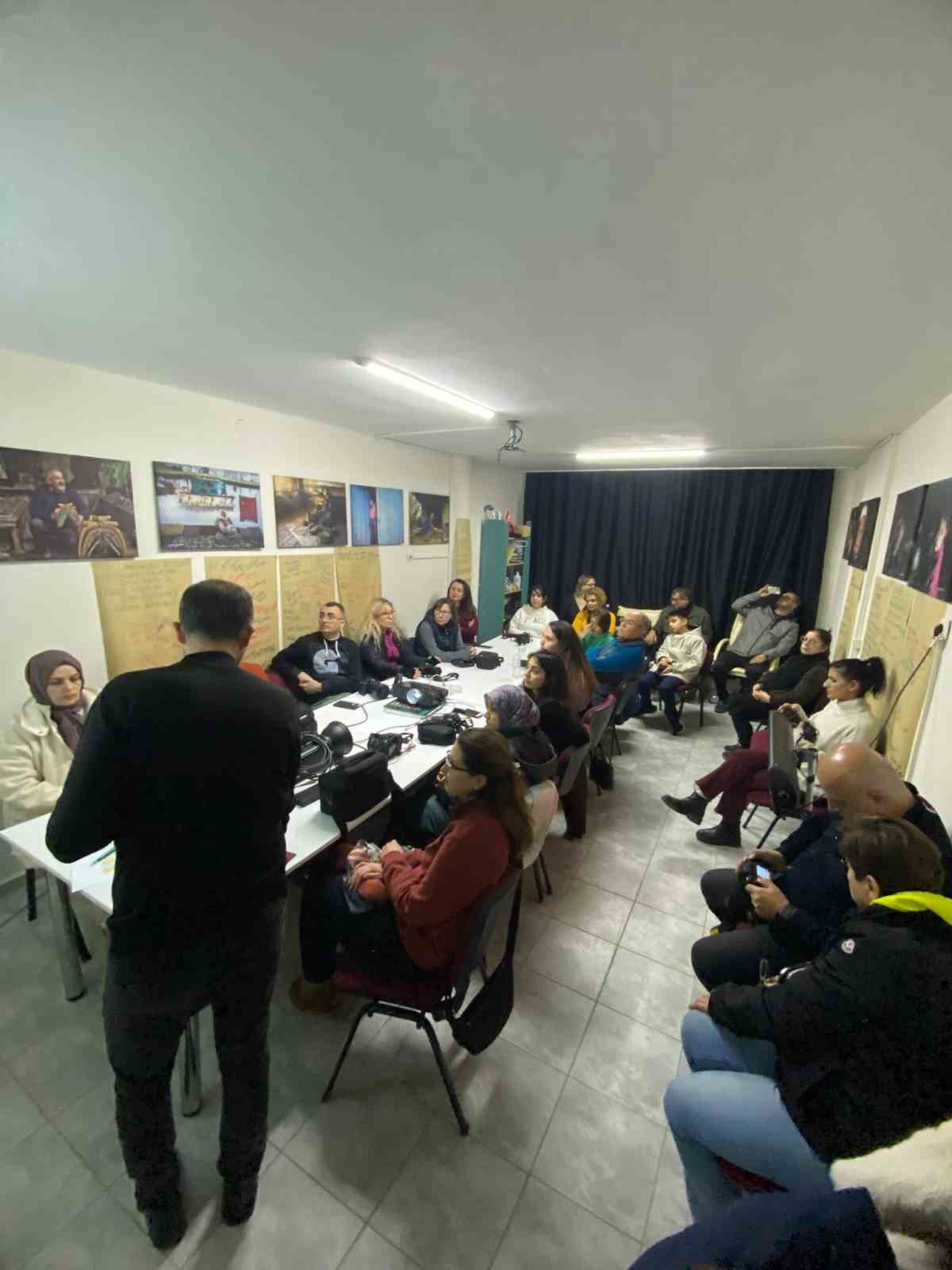 SALFOD&rsquo;tan fotoğrafa ilgi duyanlara uygulamalı at&ouml;lye &ccedil;alışması
