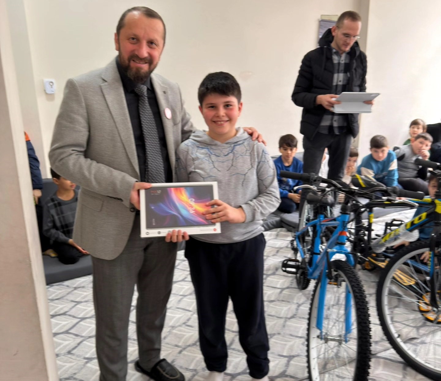 Simav Diyanet Gen&ccedil; Ofisi&rsquo;nden &ouml;ğrencilere hediye s&uuml;rprizi
